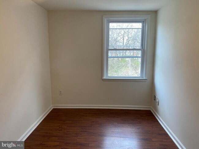 Building Photo - 209 Madison Dr