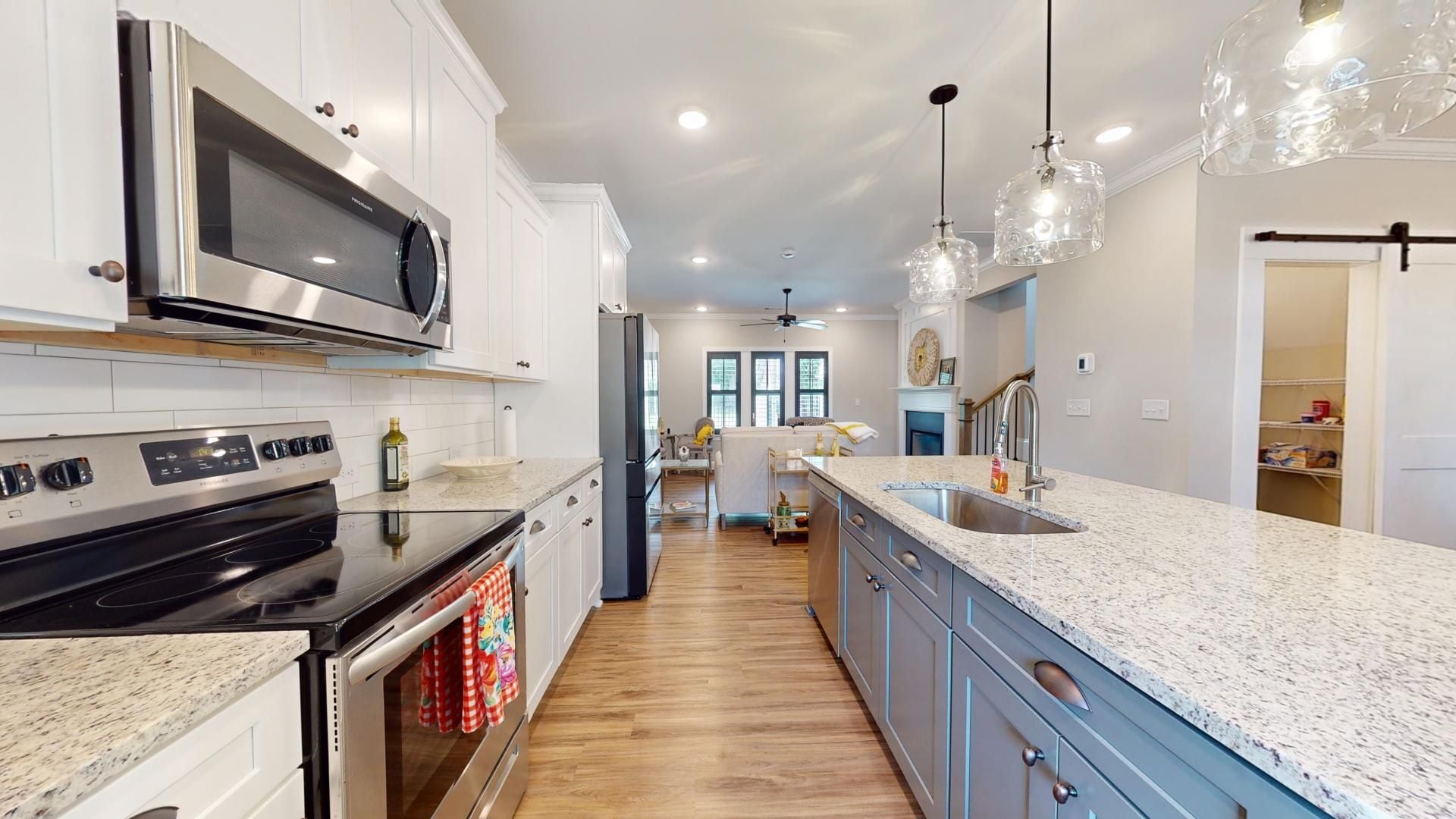 Building Photo - Like New Colonial Style Townhome close to Downtown Opelika