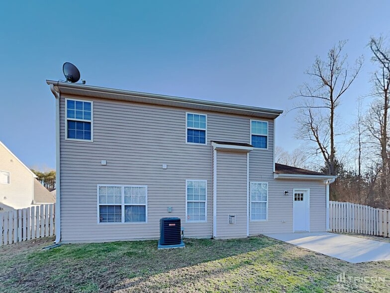 Building Photo - 4236 Glenmore Creek Dr