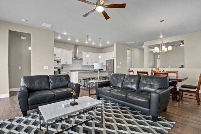 Building Photo - Single Family w/ Elegance