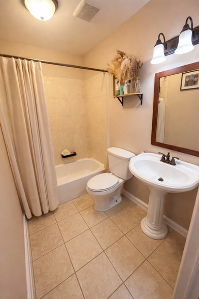 Building Photo - 6455 Green Field Rd