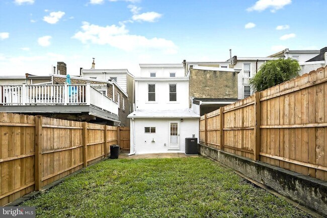 Building Photo - 153 Hermitage St