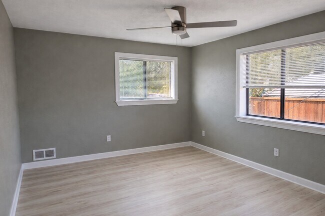 Building Photo - 5315 Bayway Dr