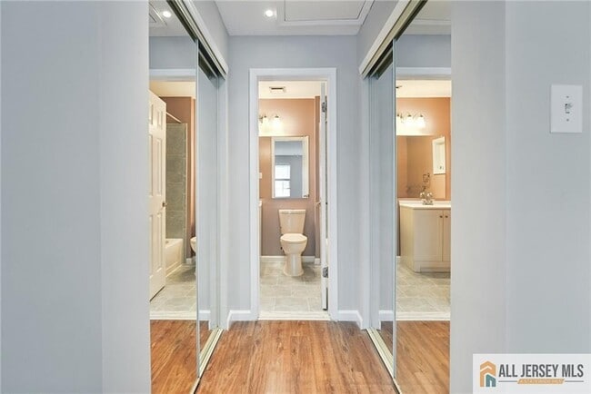 Building Photo - 37 Kingston Run