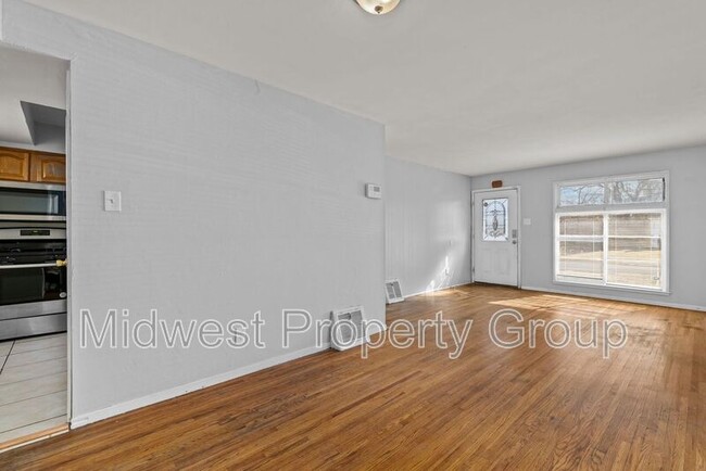 Building Photo - 405 Cameron Rd