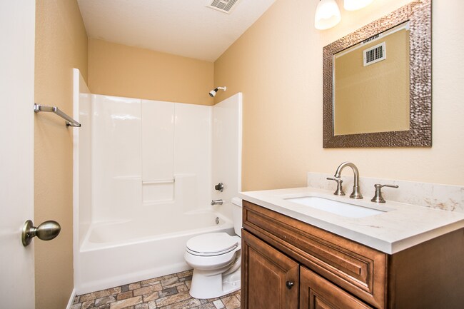 Building Photo - 4BR/2.5 BA. Located in the Desert Ridge