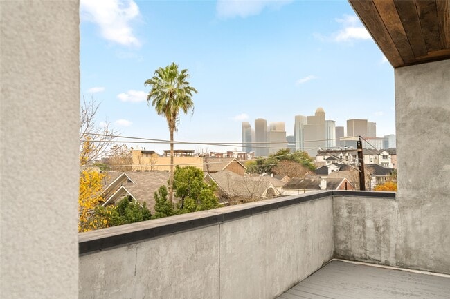 Building Photo - 2202 Whitney St