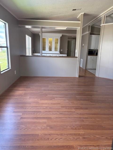 Building Photo - 489 Swan Ln