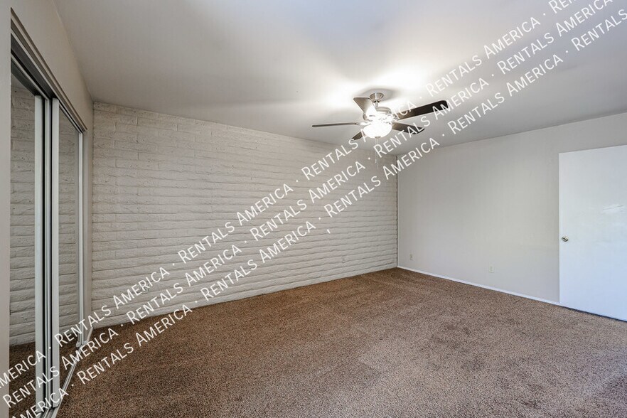 Building Photo - 4820 N Woodmere Fairway
