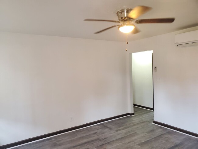 Building Photo - Chesapeake: 2 bedroom 1 bath Duplex in Gre...