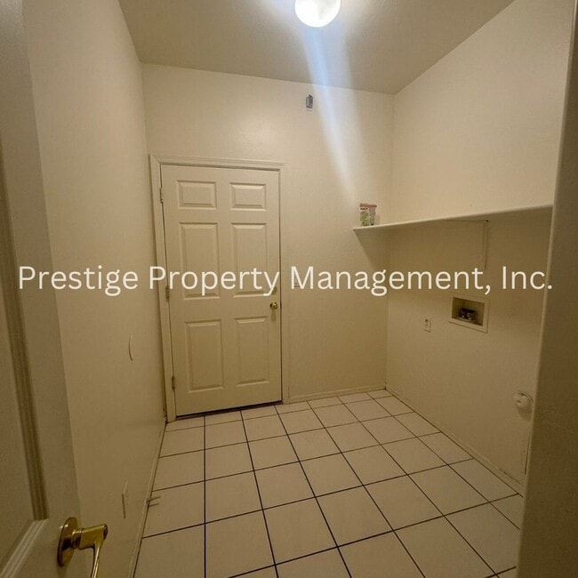 Building Photo - Beautiful Home with 3 Car Garage in Sonoran Ranch!