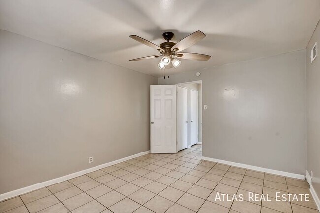 Building Photo - 1391 Lansing St