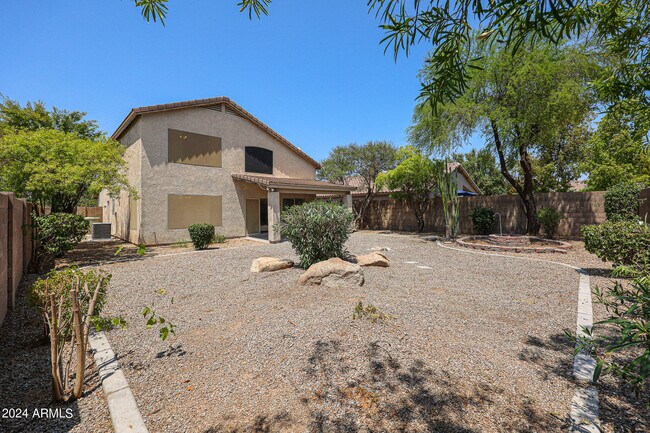 Building Photo - 6921 W Juniper Ave