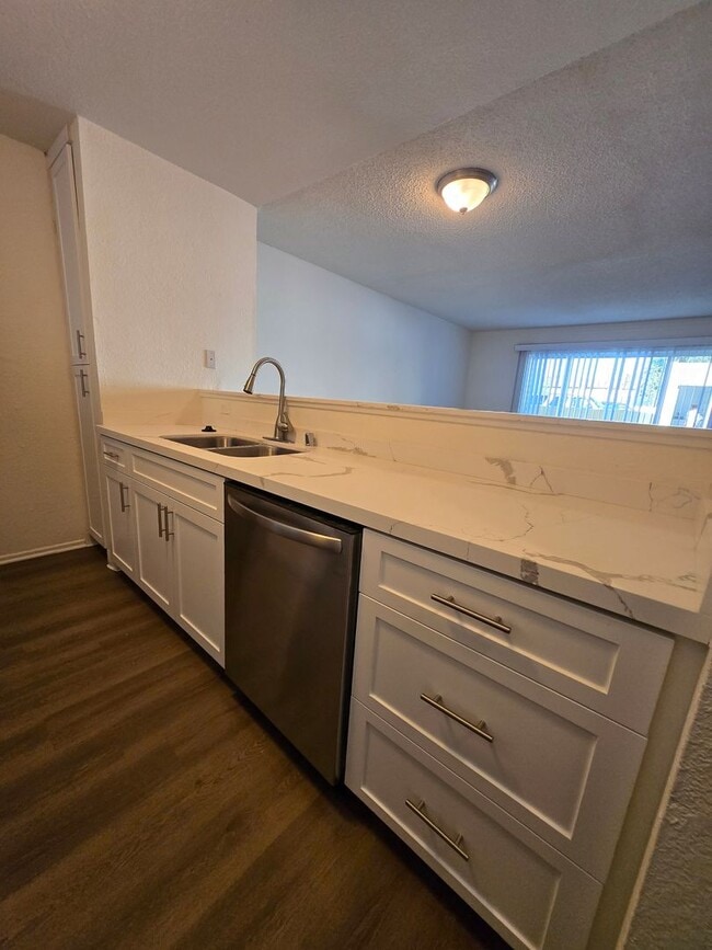 Building Photo - Beautiful 1 bedroom 1 bath Apartment