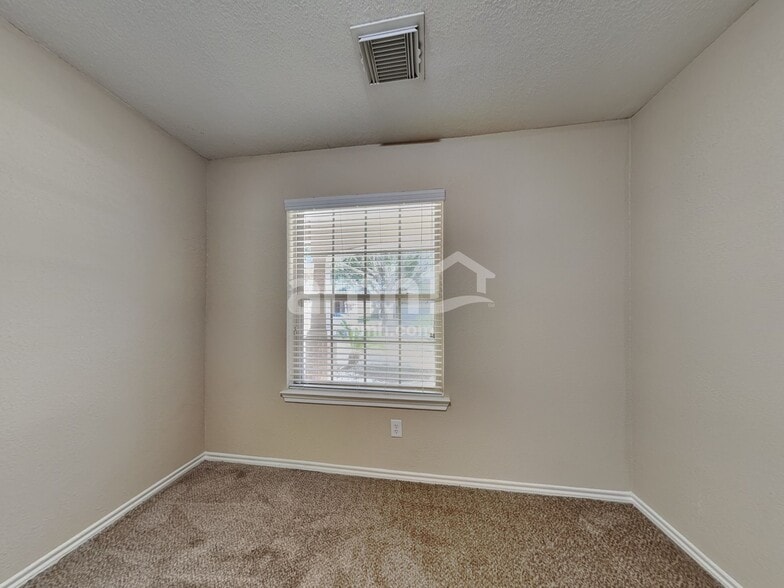 Building Photo - 9215 Birch Springs Dr