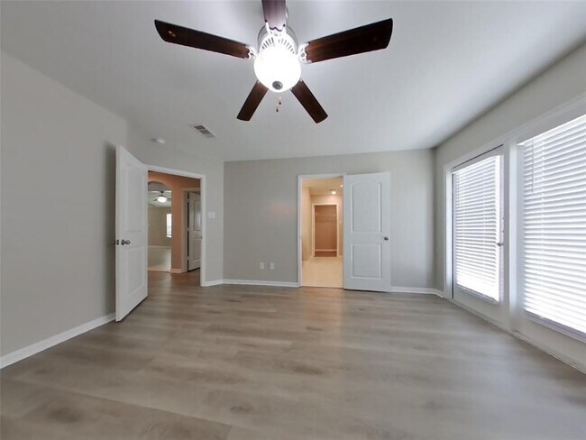Building Photo - 212 Comanche Plains Rd