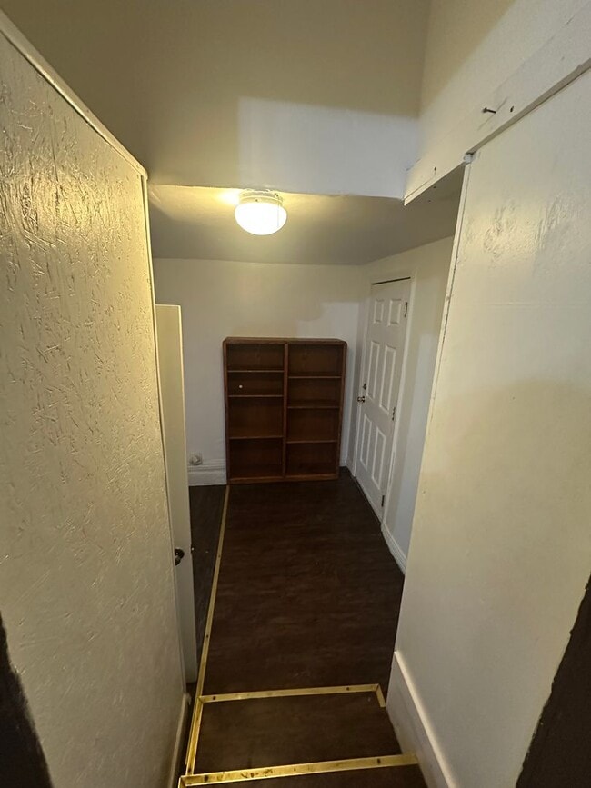 Building Photo - 4 Bed, 2 Bath, 2 dInng, 2 Living
