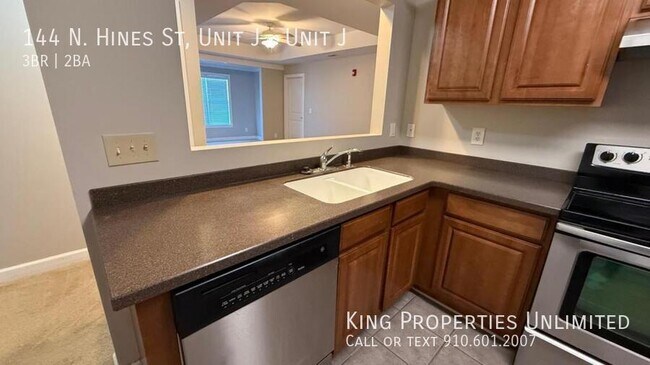 Building Photo - 144 N Hines St