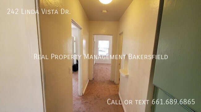 Building Photo - 242 Linda Vista Dr
