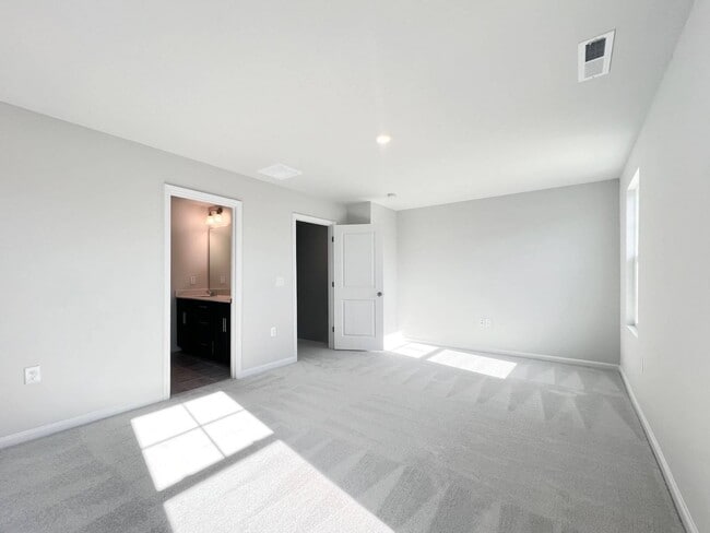 Building Photo - 1988 Rosedale Rdg Ave