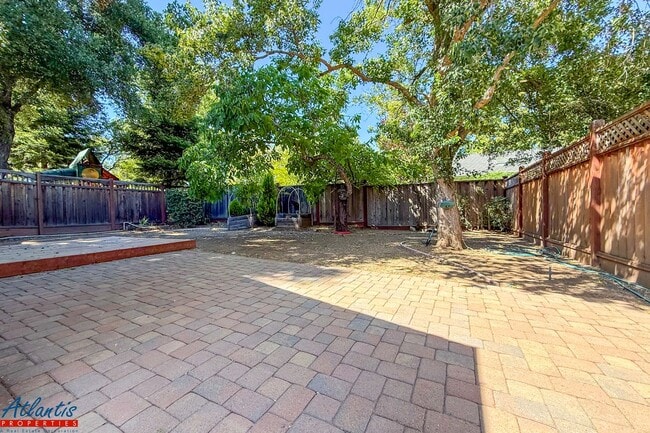 Building Photo - Beautiful Los Gatos Home | Desirable Location