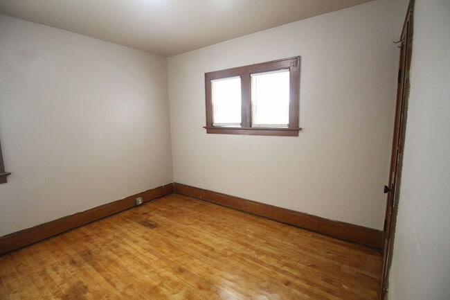 Building Photo - 3215 W Auer Ave