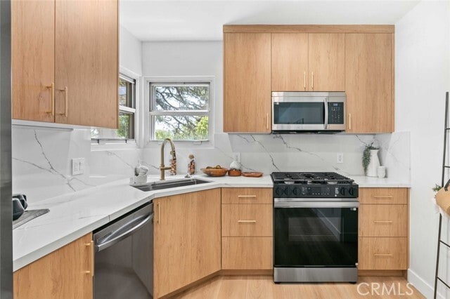 Building Photo - 2105 N Pass Ave