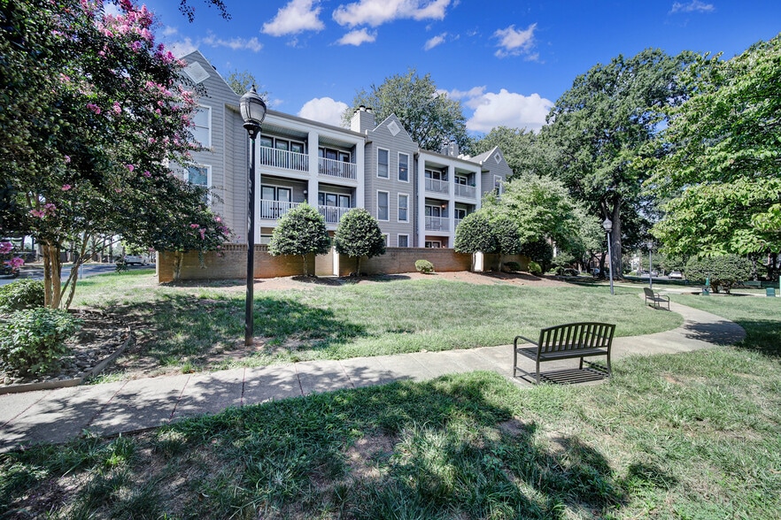 Primary Photo - 300 S Cedar St
