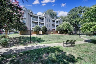 Building Photo - 300 S Cedar St