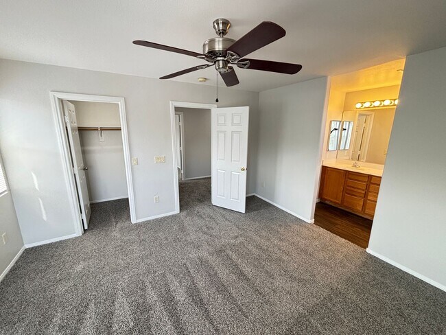 Building Photo - Beautiful 4Bed/3Bath/2Car residence located in Summerlin near Town Center Drive