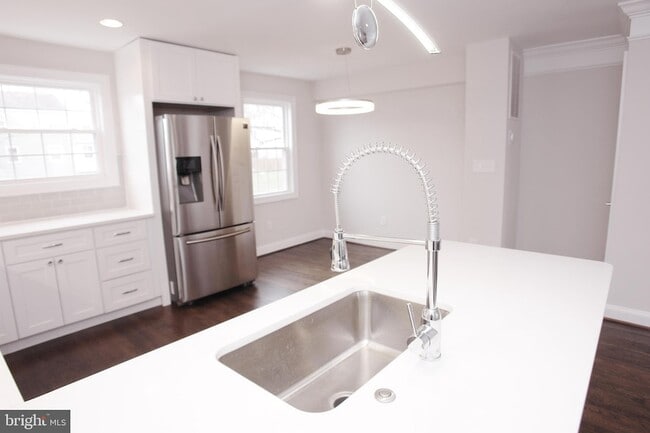 Building Photo - 12307 Chesterton Dr