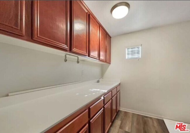 Building Photo - 8823 Mora Ct