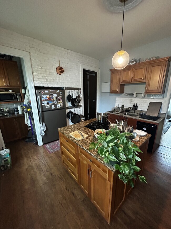 Building Photo - 1754 N Astor St