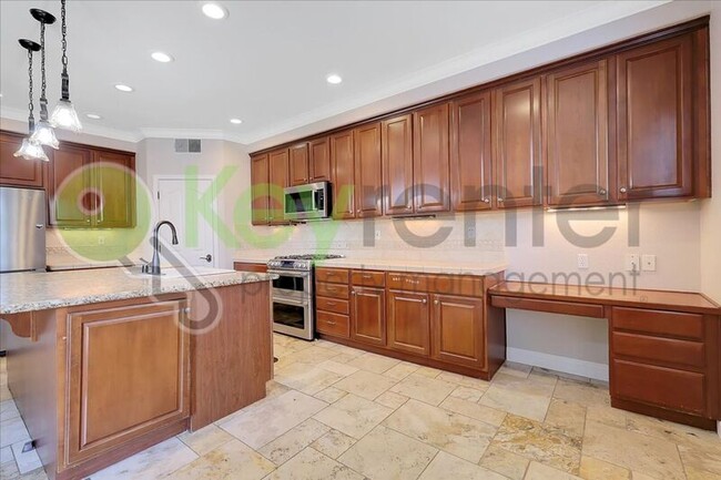 Building Photo - 6820 Cherry Ridge Cir