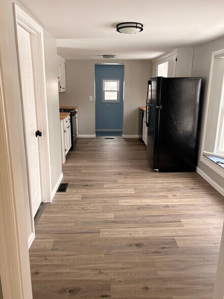 Building Photo - 66 Sea View Ave