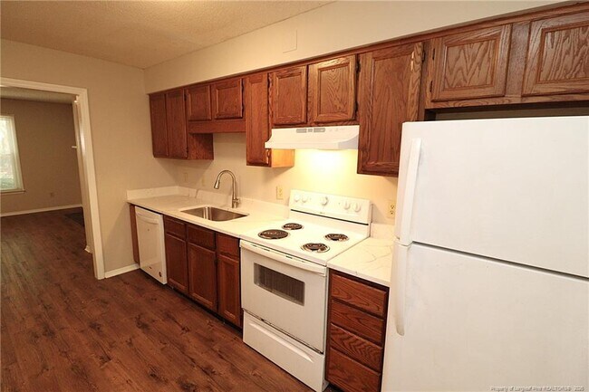 Building Photo - 3905 Lexington Dr