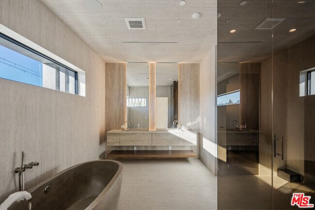 Building Photo - 441 Croft Ave