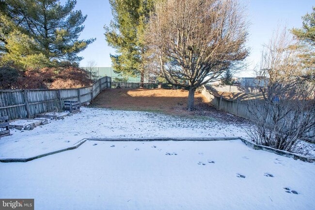 Building Photo - 225 Cedar Dr