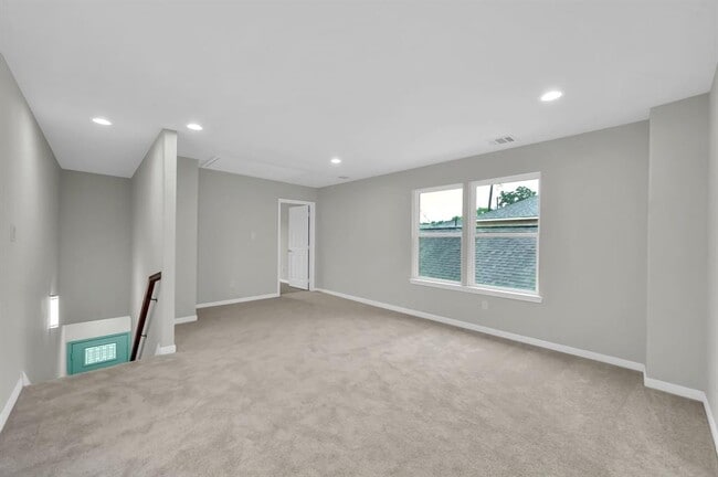 Building Photo - 16693 Meadowcroft St