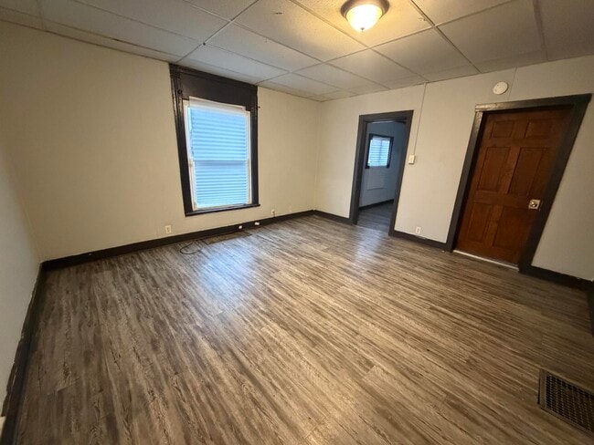 Building Photo - 12 Beard-S