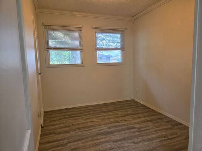 Building Photo - 3 Bedroom Ranch in Eastmoor