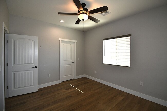 Building Photo - 21144 LEAVITT Ln