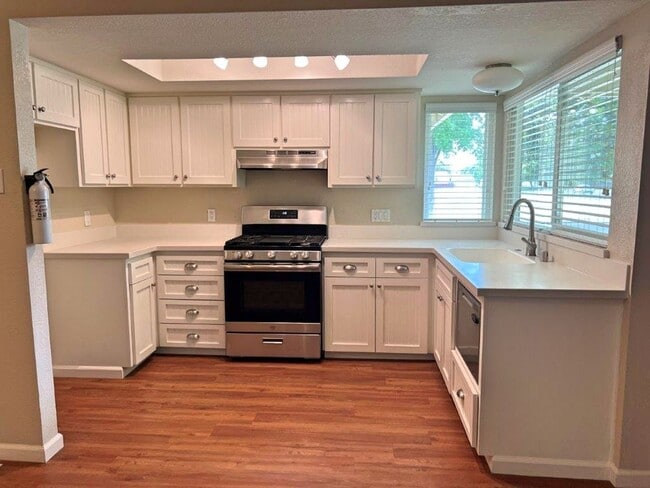 Building Photo - Remodeled Beautiful 2 Bedroom Senior Duple...