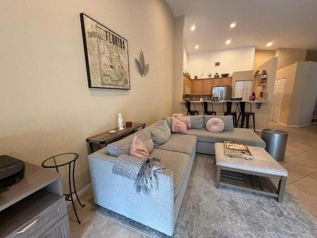 Building Photo - 328 W Coral Trace Cir