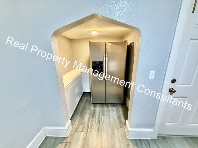 Building Photo - Renovated 2 Bedroom with Deposit Free Living via Obligo