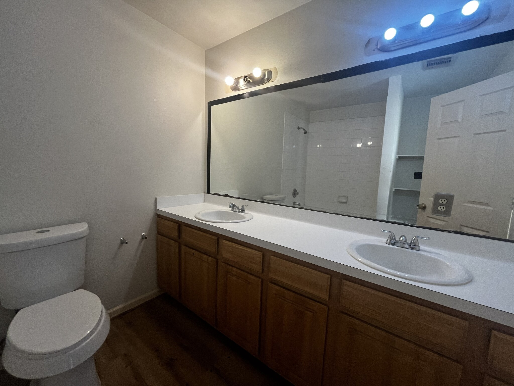 master bath - 11807 Chetman Dr