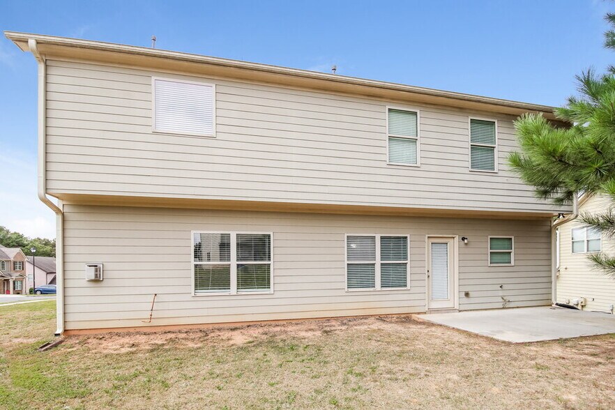 Building Photo - 909 Walking Stick Trail NE