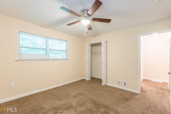 Building Photo - 990 Sexton Dr