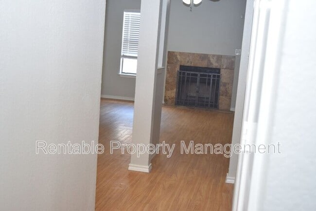 Building Photo - 3724 Cibolo Dr