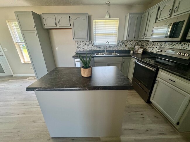 Building Photo - 3 Bedroom 2.5 Bath home in Troy, MO!
